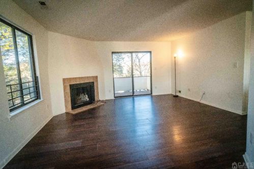 10 Park Gate Dr, Edison NJ 08820-4025 exterior