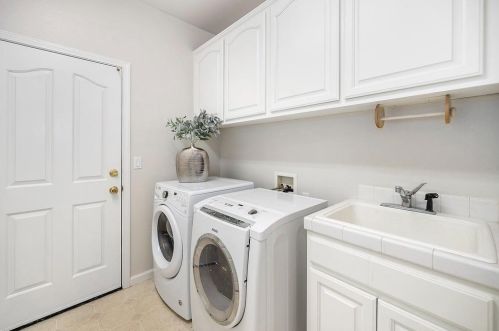 1258 Manning Dr, Folsom CA 95762-5845 exterior