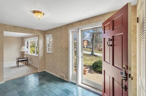 2646 Fairgreen Dr, Pittsburgh, PA 15241-2916