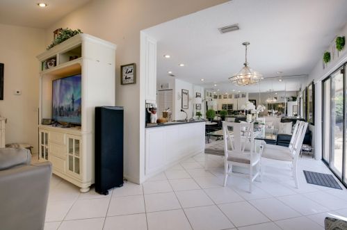 2414 30 Rd, Boca Raton FL 33431-6370 exterior