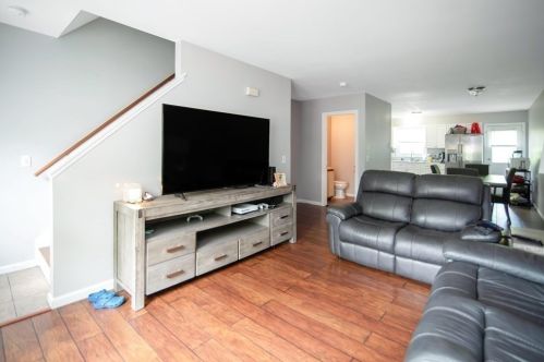 137 Almira Rd, Springfield MA  01119-1401 exterior