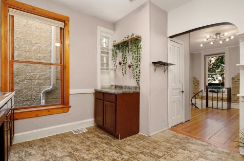 1817 Honore St, Chicago IL 60657-2007 exterior