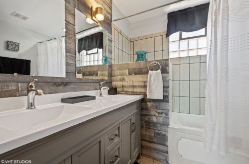 3913 Kenneth Ave, Chicago IL 60641-2838 exterior