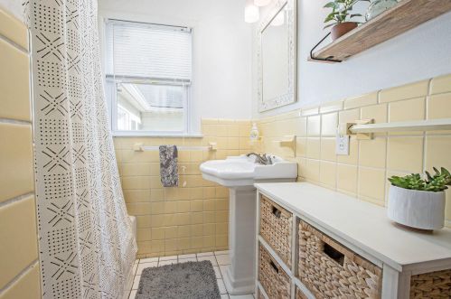 1432 Cherokee St, Kalamazoo MI 49006-2018 exterior