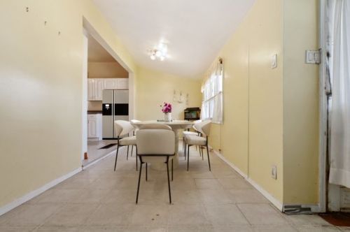 3320 Drake Ave, Chicago IL 60659-4420 exterior