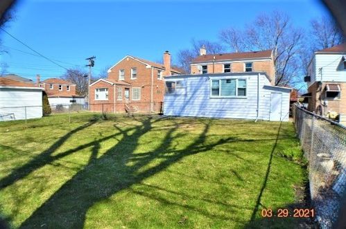 9918 Bensley Ave, Chicago IL 60617-6129 exterior