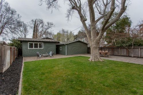 1207 Myrtle St, Turlock CA  95380-4933 exterior