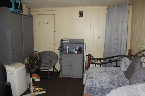 19 Alden Ave, Enfield CT 06082-2801 exterior