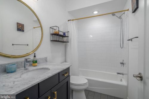 1018 Leithgow St, Philadelphia PA  19123-1421 exterior