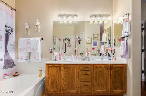 2036 Riviera Dr, Chandler AZ 85249-4867 exterior