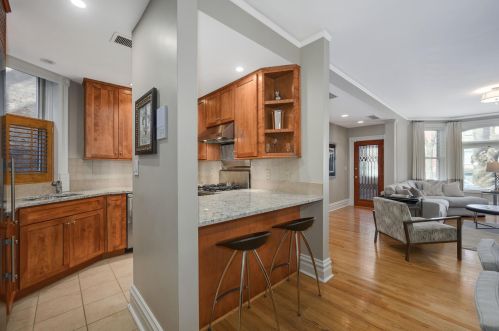 619 Belden Ave, Chicago IL 60614-3305 exterior