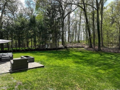 57 Knollwood Rd, Farmington CT 06032-1013 exterior