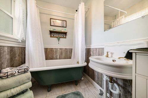 116 Hoffman St, Three Rivers MI exterior