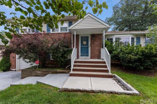 16 Dixon Dr, Woodbridge, NJ 07095-2103