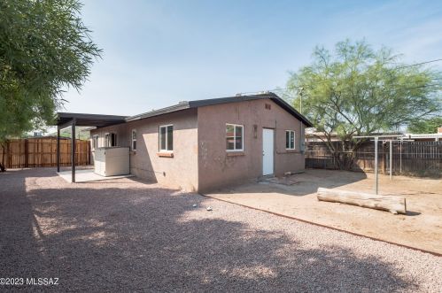 1626 Delaware St, Tucson AZ 85745-2306 exterior