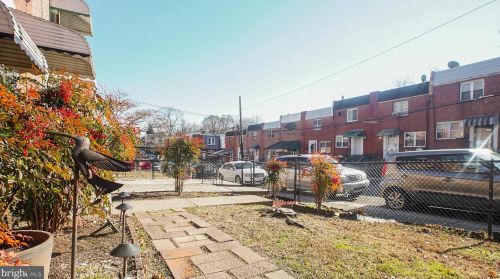 327 Fern St, Darby PA 19023-2614 exterior