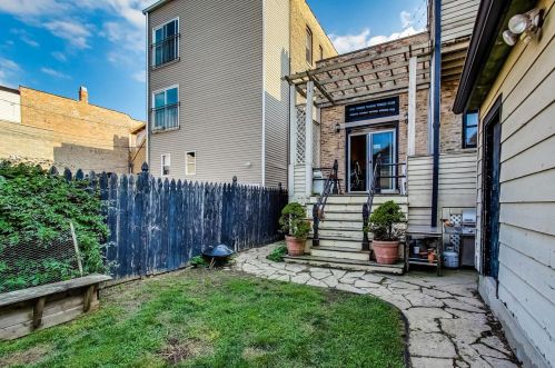 2324 Armitage Ave, Chicago IL 60647-4342 exterior