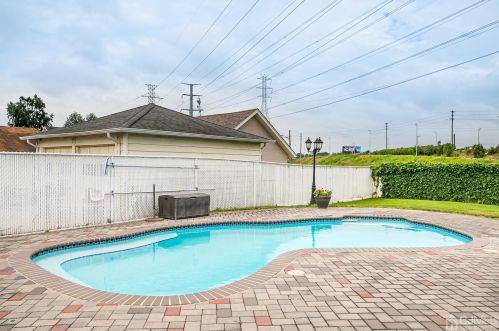 57 Barton St, Edison NJ 08837-2855 exterior