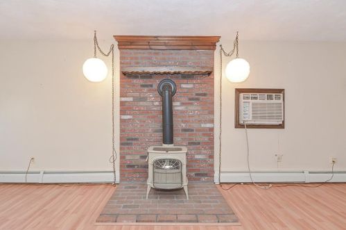 210 Greenhouse Rd, Coventry RI 02827-2101 exterior