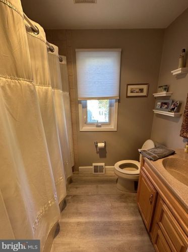 2269 Pne Rd, Huntingdon Valley PA 19006-4028 exterior