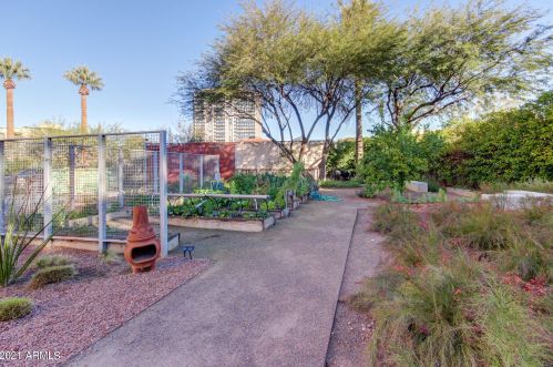 2201 Central Ave, Phoenix AZ  85004-2909 exterior