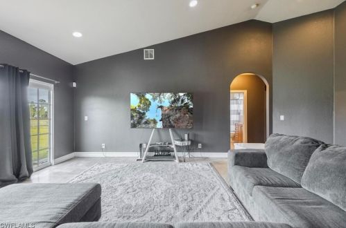 4395 20 St, Naples FL 34117-9400 exterior