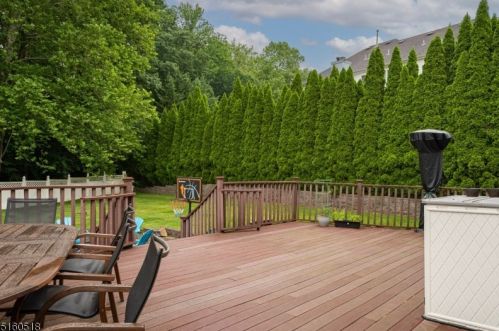 68 Terrace Ave, Town Center NJ  07052-3662 exterior