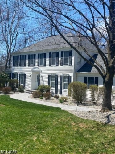 10 Chaucer Dr, Hackettstown, NJ 07840-4700