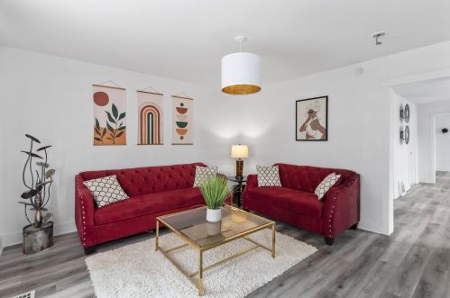 2222 25th St, Milwaukee, WI 53205-1027