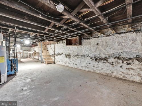 27 New Dorwart St, Lancaster PA 17603-5220 exterior