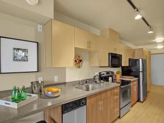 708 6th Ave, Seattle WA  98109-4211 exterior