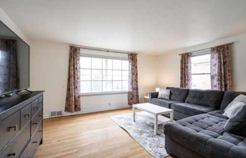 6529 Powell Pl, Milwaukee, WI 53213-2955