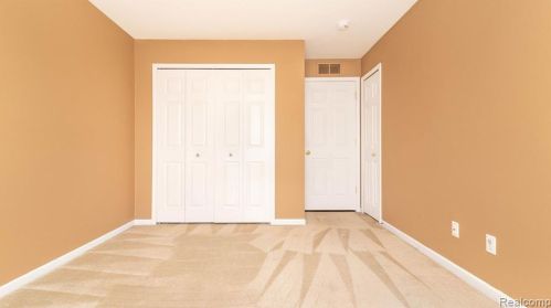 16855 Dover Dr, Northville MI 48168-6505 exterior