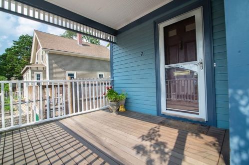 21 Tecumseh St, Providence, RI 02906-1831