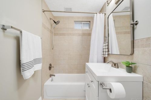 92 West St, Windsor Locks CT  06096-1813 exterior