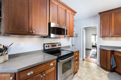 906 Mdw Pl, Milwaukee WI 53217-5737 exterior