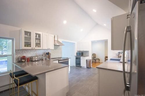 298 Spackenkill Rd, Poughkeepsie, NY 12603-4844