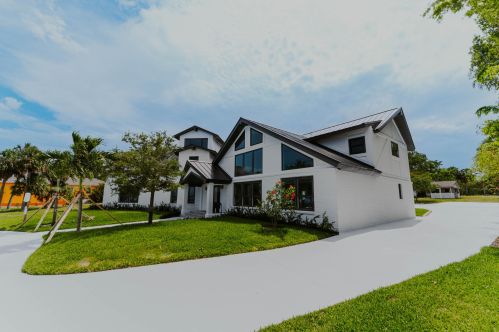 8111 Indian River Dr, Fort Pierce, FL 34982-7819