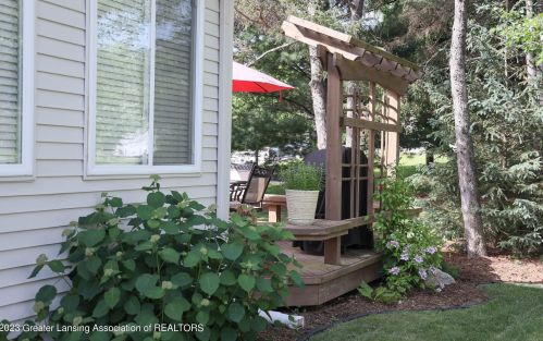 5955 Coleman Rd, East Lansing MI 48823-9763 exterior