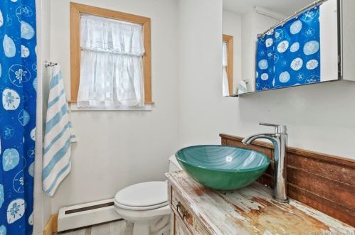 256 Autumn St, Manchester CT 06040-5553 exterior