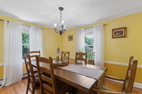 122 Burnham St, Hartford CT 06108-1005 exterior