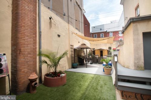 1144 4 St, Philadelphia PA 19133-3208 exterior