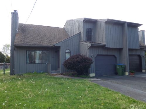 8 Auld Way, Edison, NJ 08817-2402