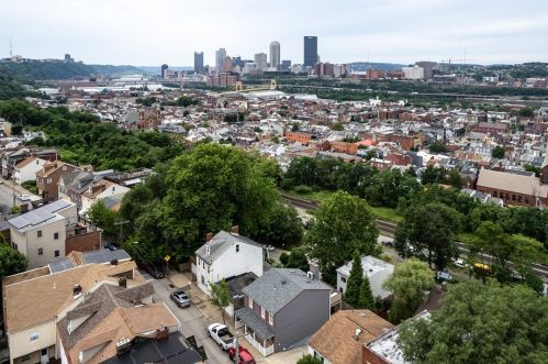 133 Pius St, Pittsburgh PA 15203-1618 exterior