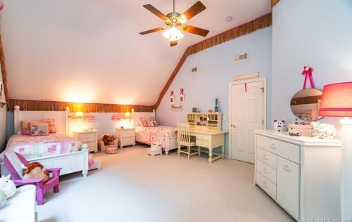 57 Stonehill Dr, Deep River CT 06419-1144 exterior