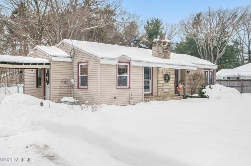 3881 Linda St, Meskegon MI 49444-4027 exterior