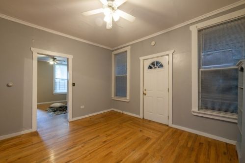 2102 Roscoe St, Chicago IL 60618-5819 exterior