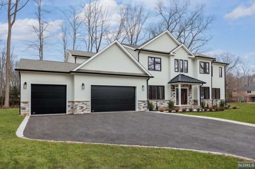 69 Grandview Ave, Upper Saddle River NJ 07458-2127 exterior