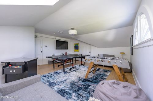 2 Kemble St, Lenox MA 01240-2816 exterior