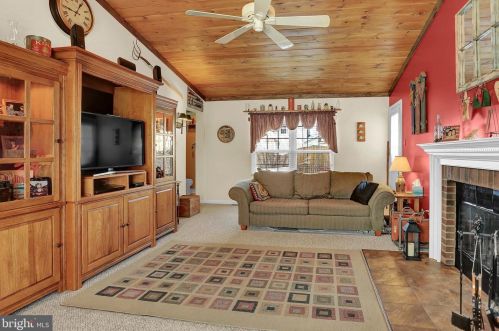 141 Pheasant Run Ln, Hanover PA 17331-9186 exterior